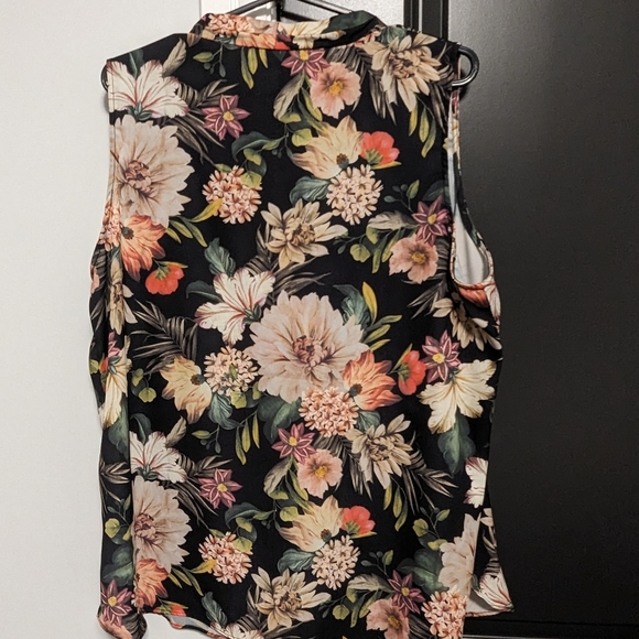 Sleeveless top - Picture 4 of 4